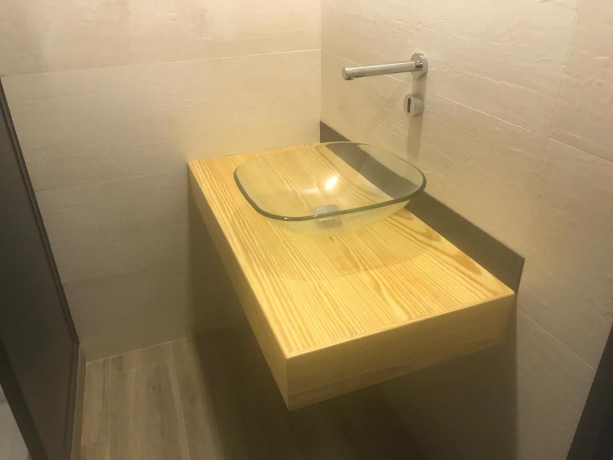 Wood Steel & Glass 大马里尼亚 外观 照片